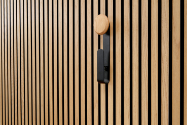 Jesper - Haken lang mit Holzknopf Large