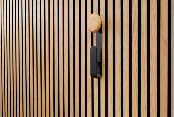 Jesper - Haken lang mit Holzknopf Large